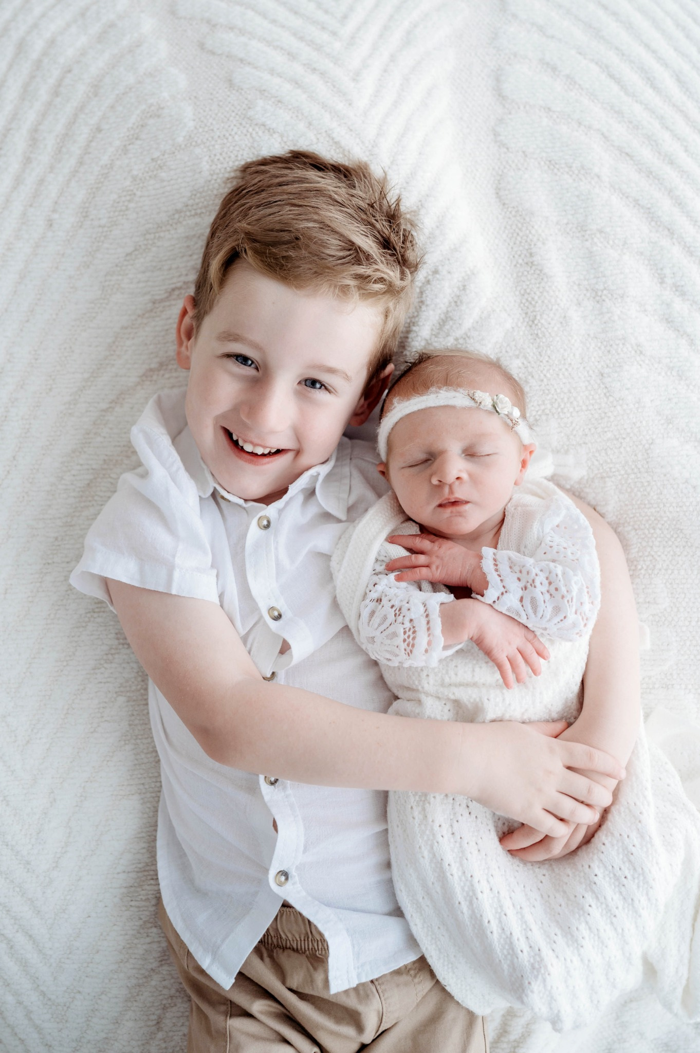 Sibling and newborn photography by Kimmy M Photography